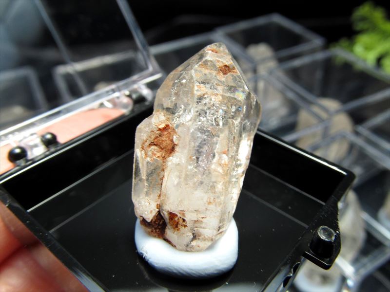 ミニチュア原石シリーズ マダガスカル産水晶 原石 ケース付き コレクションや標本に 『約束の地』大自然の音色浄化力が強い マダガスカル産