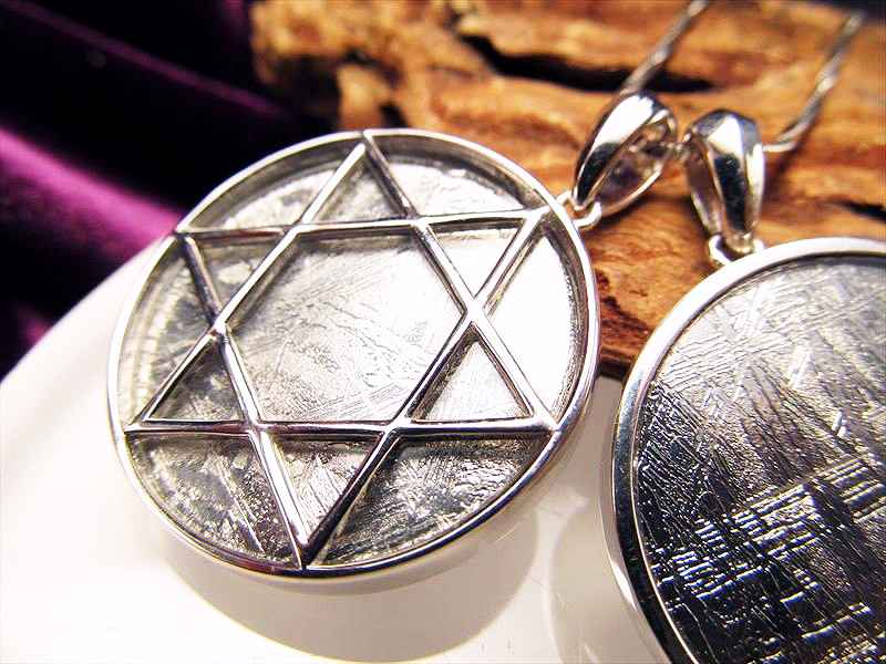 激安宣言 ギベオン 六芒星 ペンダントトップ 縦約27mm 1個売り SILVER925 メテオライト 隕石 ナミビア・ハルダブ州産 geki-met2F33
