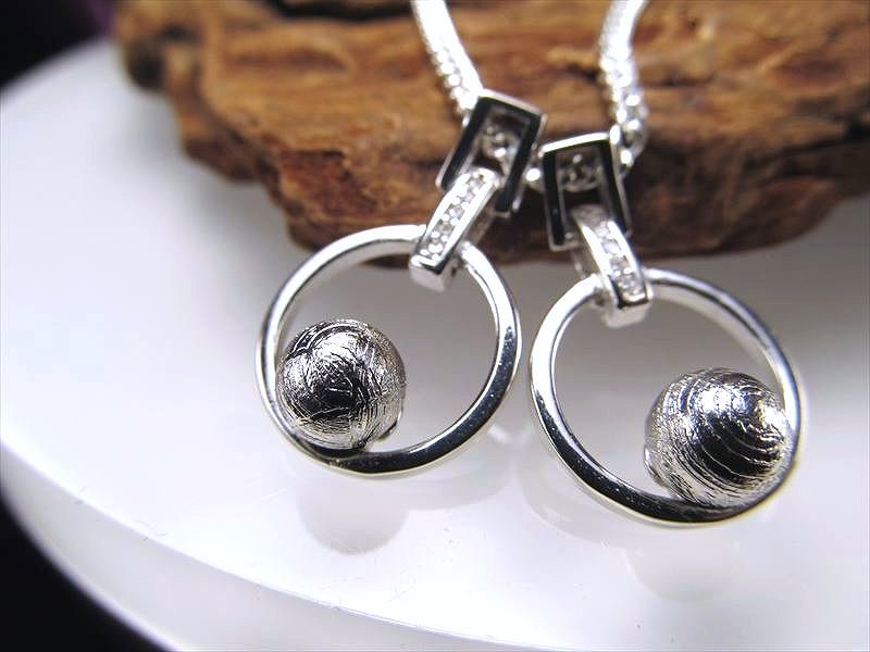 激安宣言 デザインサークルギベオン丸珠ジルコニア装飾ペンダントトップ SILVER925 シルバーカラー 縦約13mm 1個売り メテオライト 隕石
