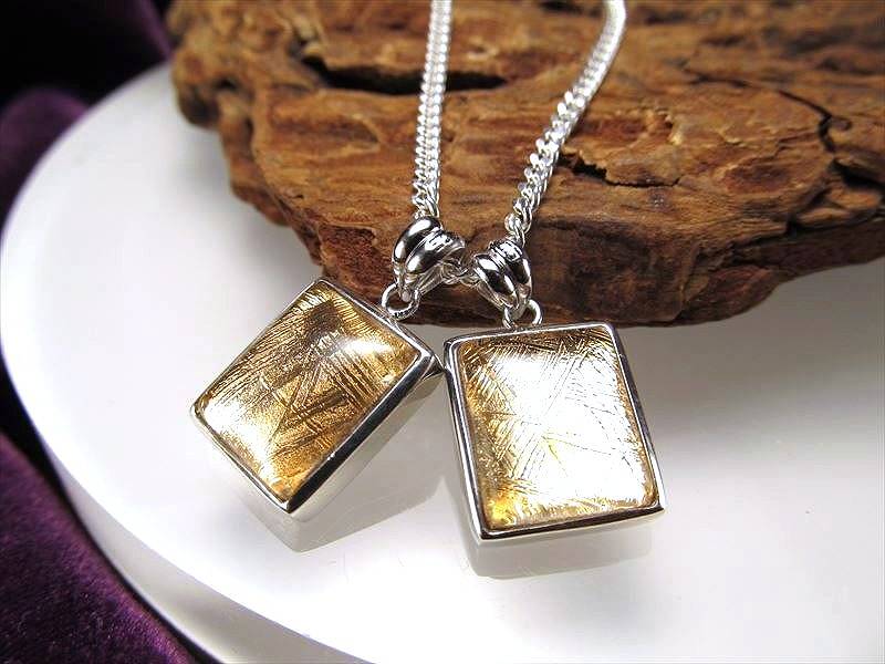 激安宣言 メテオライト隕石スクエアカット型ギベオンペンダントトップ ゴールドカラー 最大幅約14mm 1個売り ナミビア・ハルダブ州産