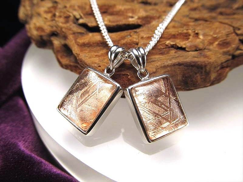 激安宣言 メテオライト隕石スクエアカット型ギベオンペンダントトップ ピンクゴールドカラー 最大幅約14mm 1個売り ナミビア・ハルダブ州産