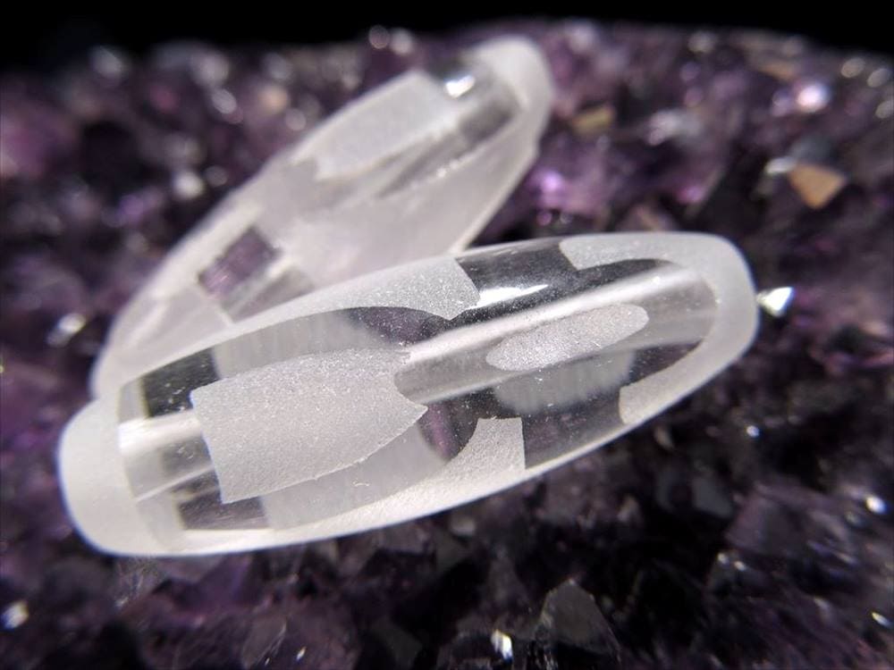 ミニサイズ水晶天珠 財神天珠 ざいじんてんじゅ 最大長さ約28mm前後 1個売り 財運招来・福運招来・蓄財富貴 クリスタル製 パワーストーン 天然石