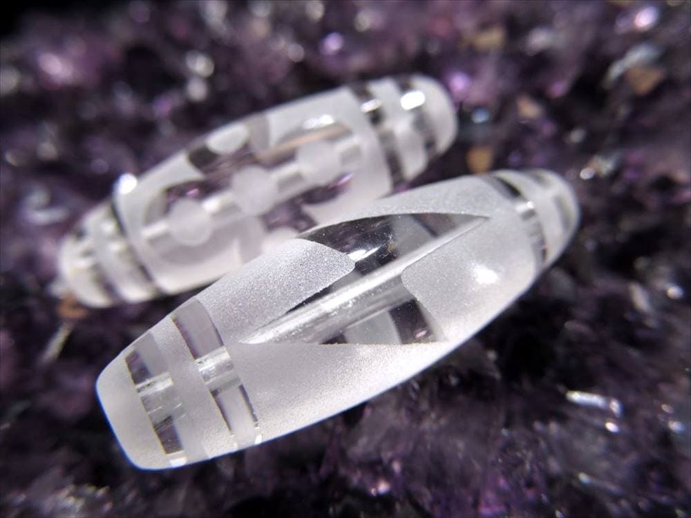 ミニサイズ水晶天珠 閃電五眼天珠 せんでんごがんてんじゅ 最大長さ約29mm前後 1個売り 開運、財運招来・商売繁盛 クリスタル製 パワーストーン 天然石