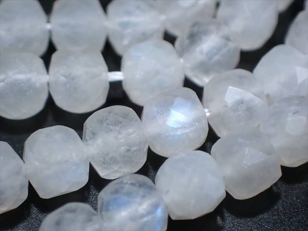 約5mm ブルームーンストーン キューブカット 連 約38-40cm キラキラキューブカット インド産 パワーストーン 天然石