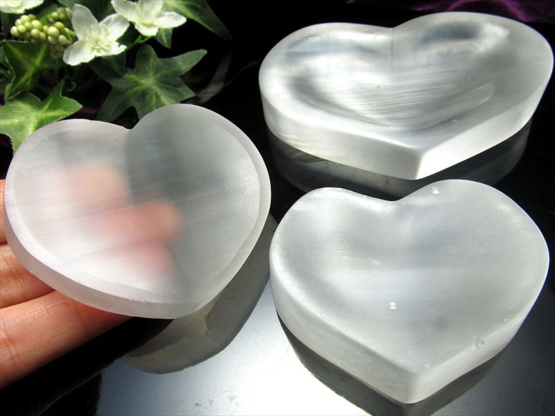 1個売り Sサイズ ハート型 キャッツアイセレナイト プレート 皿 置物 重さ50g-80g 聖母マリアのガラス シルクのような繊維質 ジプサム 透石膏