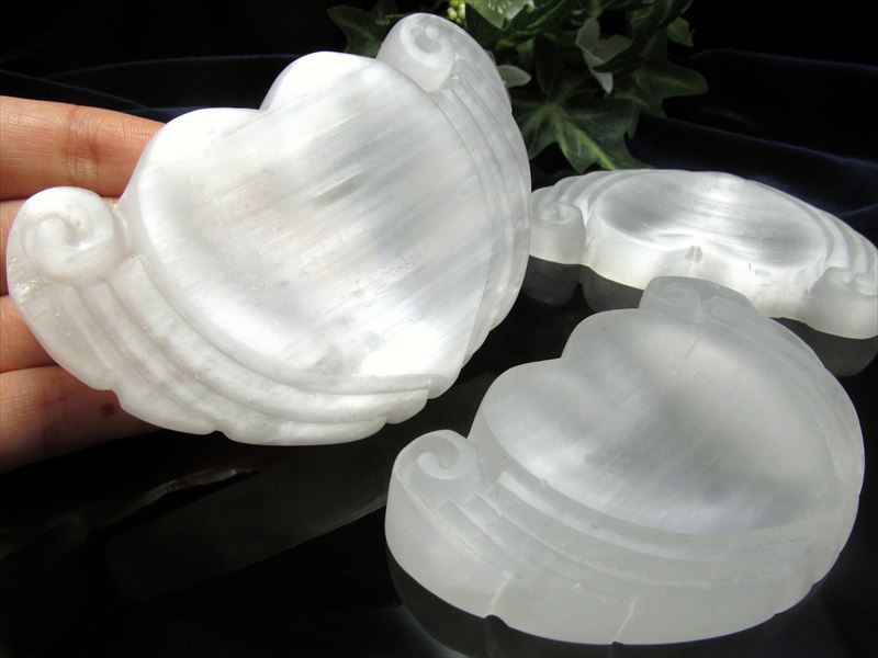 1個売り エンジェルハート型 キャッツアイセレナイト プレート 皿 置物 重さ約80g-140g 聖母マリアのガラス シルクのような繊維質 ジプサム 透石膏