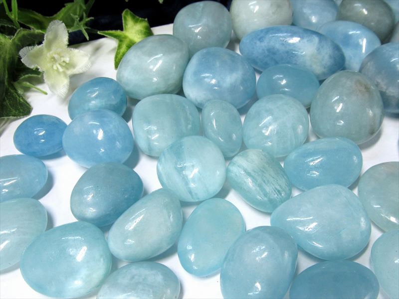 海の守護石 アクアマリン 不定形タンブル 詰合せ 一袋約100g 約6-10個入り 3月の誕生石 天使の石 ふんわり透明感あり つやつやタンブル ブラジル産