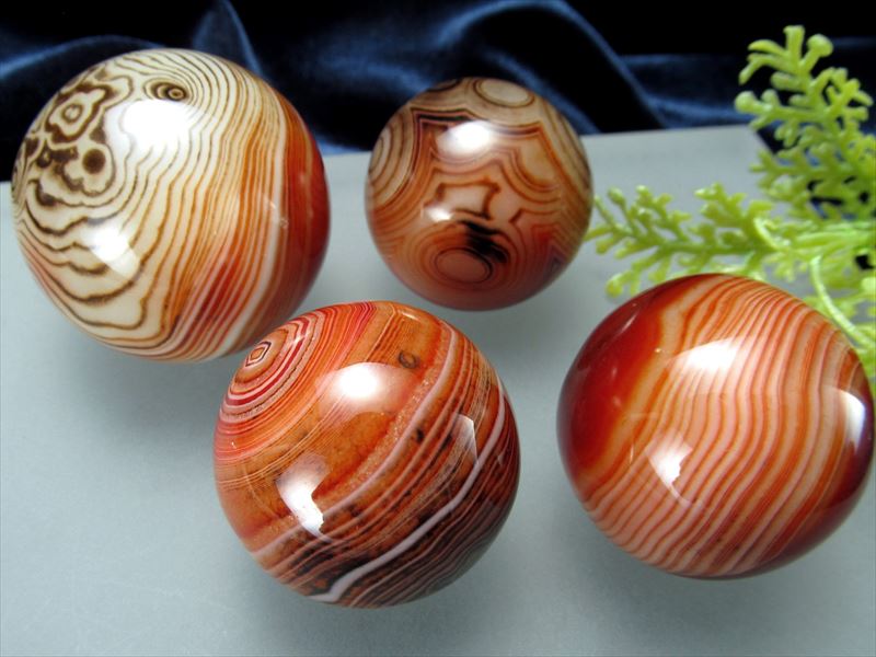 模様くっきり サードオニキス 丸玉 直径約34mm-36mm 赤縞瑪瑙 自然がつくりあげた神秘的なアート つやつや褐色に白い縞模様 夫婦の幸せのお守り 絆を育む石