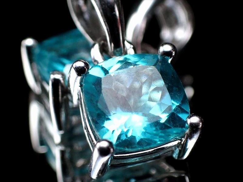 5A スカイブルーアパタイト 燐灰石 ペンダントトップ スクエアカット 石サイズ縦約6mm 超透明宝石質 シンプルな四つ爪タイプ 絆を強める石 SILVER925