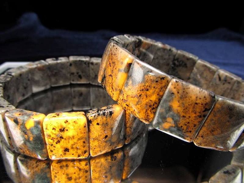 ユーパーライト バングル ブレスレット 幅約15.5mm-16mm 存在感あるバングルタイプ 近年発見された新種の発光パワーストーン 神秘的な黄金の輝き