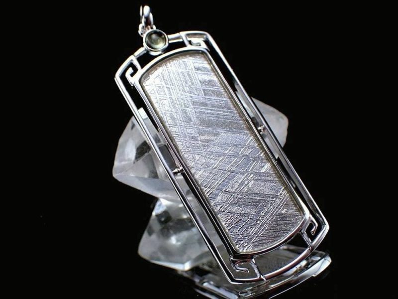 激安宣言 ギベオン 隕石 シルバープレートペンダントトップ モルダバイト付 縦約42mm 1個売り メテオライト SILVER925 ナミビア・ハルダブ州産 geki-met2F32