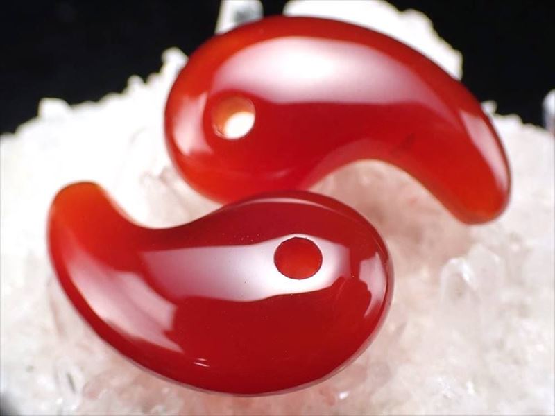 1個売り Lサイズカーネリアン 紅玉髄 勾玉 まがたま 縦約28mm-30mm×横約16mm-18mm パワーストーン 天然石