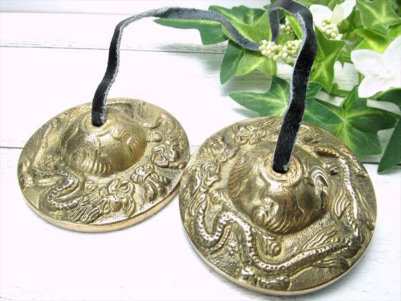 神聖な音色 動画あり チベット密教 ティンシャ ドラゴン 2頭の龍 直径約60mm-65mm 紐28cm-32cm ラマシンバル チベタンシンバル 瞑想 ヒーリング リラックス