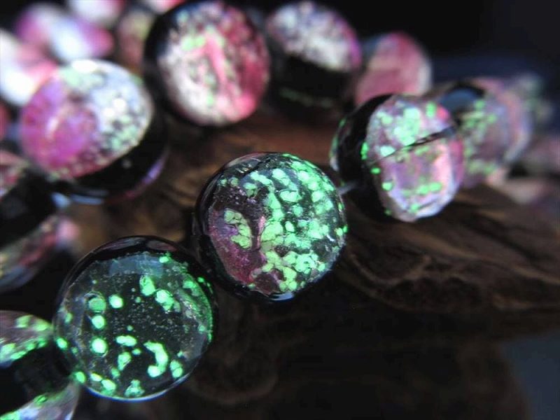 約10mm ピンク 蓄光ホタルガラス トンボ玉 とんぼ玉 ビーズ ラウンド型 一連 約35-37cm 待望のNEWデザイン 暗闇で神秘的に発光 タイプN-B パワーストーン