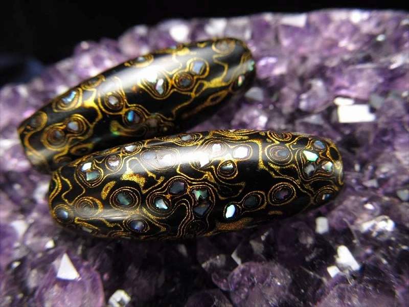 大漆螺鈿 らでん 天珠型ビーズ タイプE 長さ約33mm 1個売り 無形文化遺産登録 中国伝統工芸品 鮮やかな螺鈿細工 天然漆コーティング 黒檀製 パワーストーン