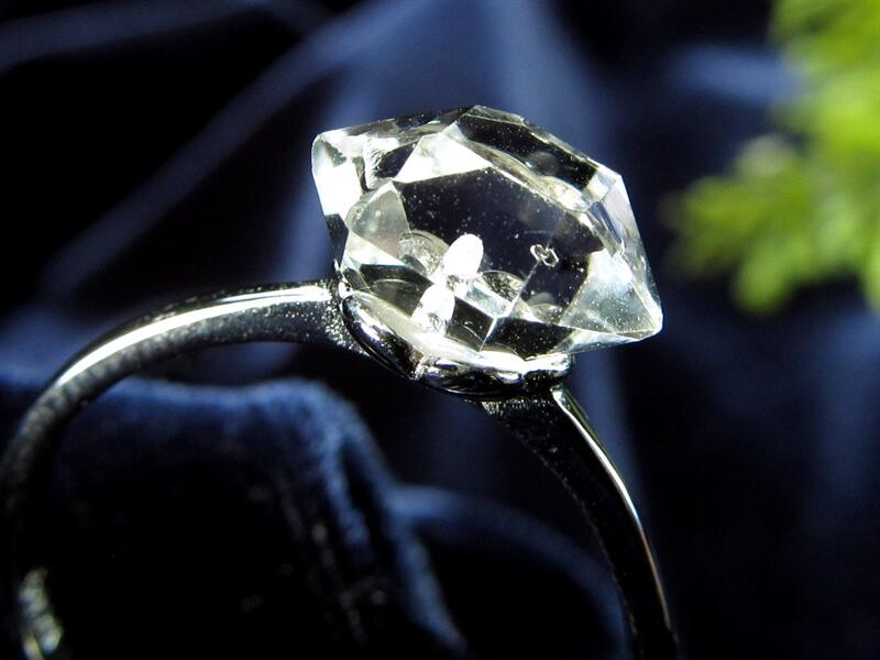 ハーキマーダイアモンド結晶原石 リング シングルタイプ フリーサイズ 11号～ 結晶サイズ縦約8-9mm前後 サイズ調整可 大人気のニューヨーク産水晶 Silver925