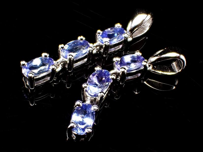 極上5A 宝石質 ゆらゆら揺れるタイプ 3連 タンザナイト ペンダントトップ オーバルカット 石サイズ約5mm 全長約19mm 1個売り 豪華3石連結 神秘的なブルー