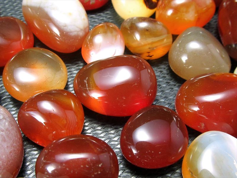 中サイズタンブル詰合せ サードオニキス・カーネリアン 赤縞瑪瑙・赤瑪瑙 タンブルセット 約200g 夫婦の幸せのお守り 絆を育む石 マダガスカル産