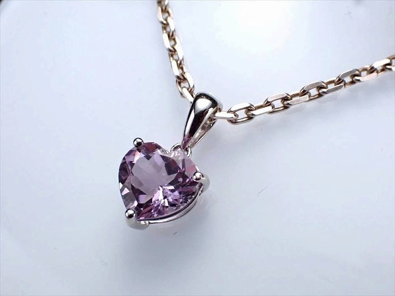 ラベンダーアメジスト 紫水晶 ペンダントトップ ハートカット 石サイズ約10mm 1個売り 透明感抜群 愛を深める石 淡いパープルカラー Silver925 ブラジル産