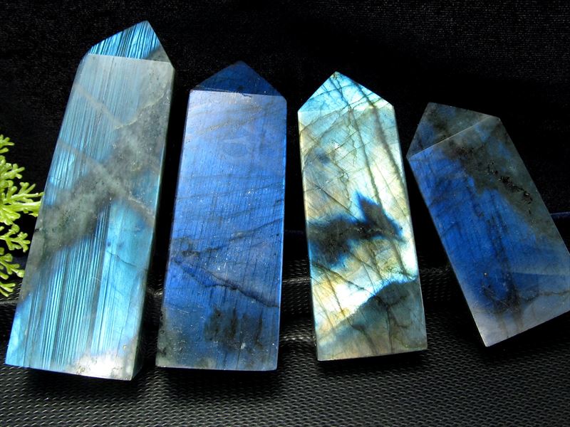 ブルー多め ラブラドライト オベリスク 重さ 70g-90g 1個売り ブルーやゴールドの神秘的な輝きを放つ石 困難を打開する石 空間の浄化など 四角柱