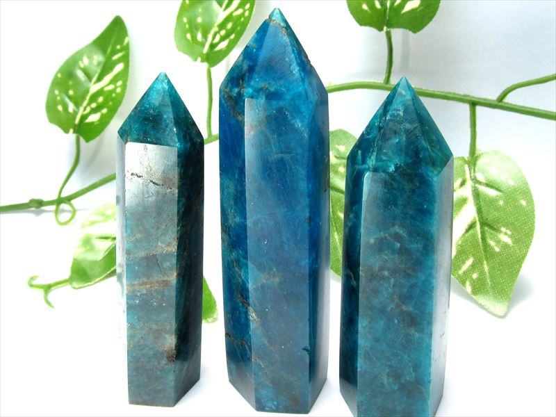 絆を強める石 ブルーアパタイト 六角柱 ポイント置物 1個売り 重さ110g-130g 不安の解消に 深い群青色から水色や緑色のMIXカラー インテリアに 燐灰石