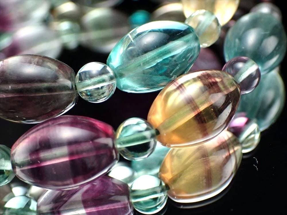 マルチカラーフローライト 蛍石 天珠型ブレスレット 幅約10mm 透明度抜群 グリーンやイエローの美しい蛍石 つるんと天珠型 アメリカ産