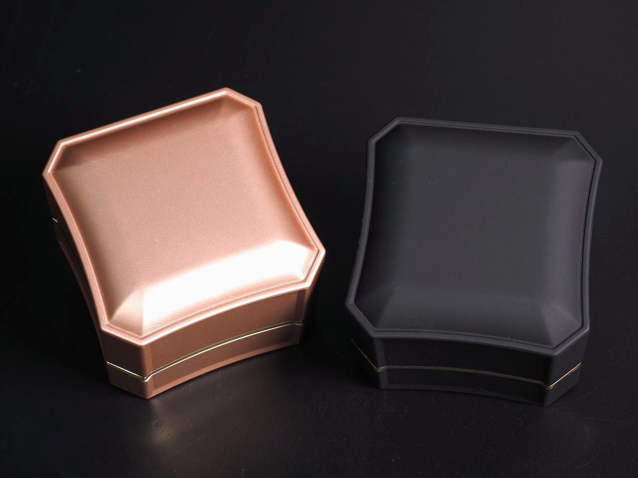 LED搭載 リング用 ジュエリーボックス ケースサイズ約7cm×7cm 指輪 ピアスやイヤリングにも 化粧箱 選べる2色