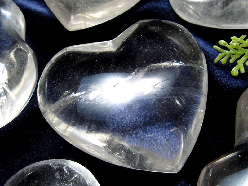 天然水晶 ハート型 タンブル 1個売り 100g-120g すべての浄化と純粋さの象徴 お守りにも 透明感抜群 ぷっくり厚みのあるハート ブラジル産 パワーストーン