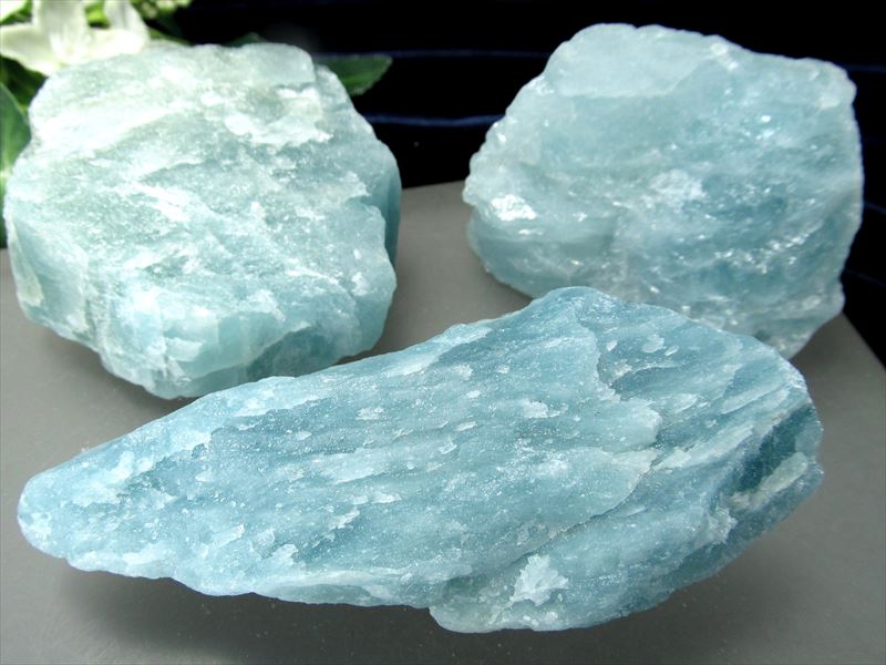 天使の石 アクアマリン ラフ原石 1個売り 重さ80g-100g 透明感のあるペールブルー 希少な非加熱原石 ナチュラル原石 幸せな結婚を象徴 3月の誕生石