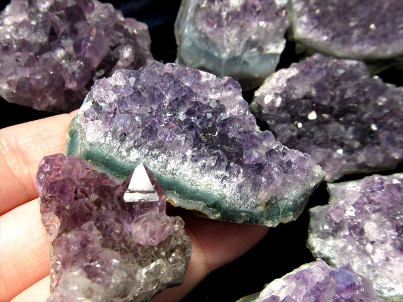 セット売り 3A アメジスト ミニクラスター詰め合わせ 約200g入り 1個約2cm-6cm 発色良し 癒しと安らぎの石 2月の誕生石 浄化やインテリアに ブラジル産 sak