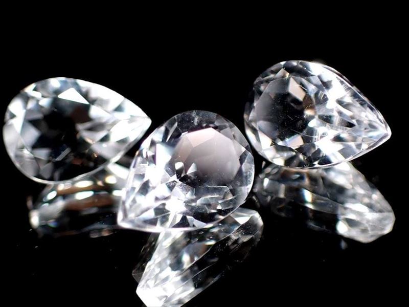 大特価 宝石質ペタライト ルース 縦約6mm 約0.4ct 1個売り ネガティブなエネルギーを浄化 葉長石 ペアシェイプカット 天使の石 ルースケース付属 ブラジル産