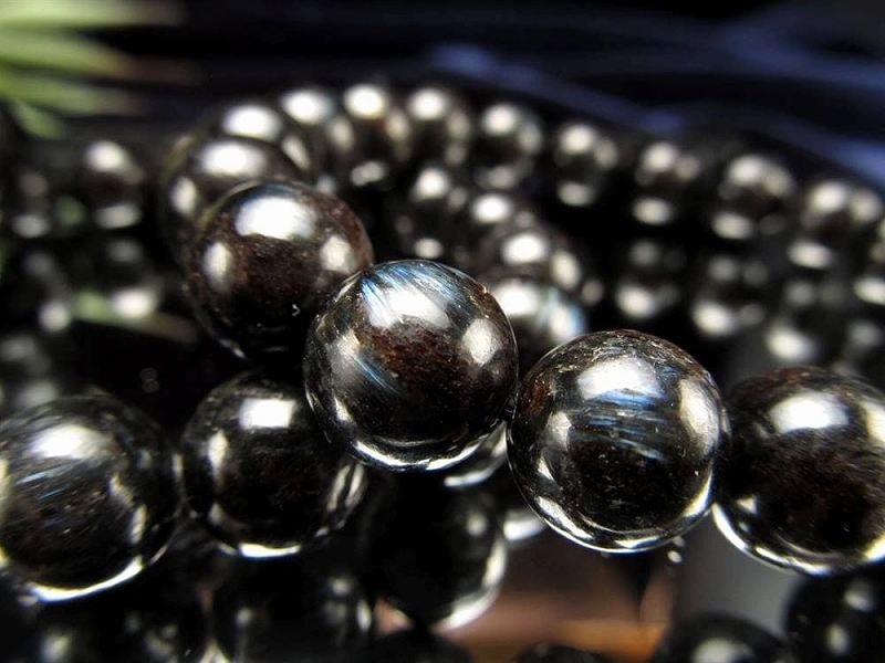 ヌーマイトブレスレット 約12mm-12.5mm×17珠前後 太古の天然石 まるで流星 ブルーシルバー&ゴールドの輝き 魔術師の石 グリーンランド産