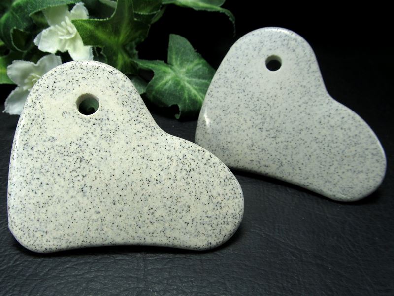 グレーカラー かっさプレート エステ用天然石 希少 北投石 カッサプレート サイズ 約58ミリ セラミック 台湾産