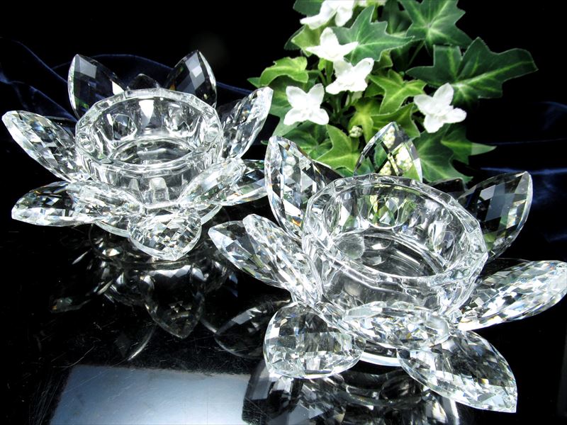 満開の花びら 蓮の花デザイン アクリル製の浄化皿 幅約110mm 高さ55mm ロータス インテリア 小物入れ さざれ入れ 丸玉用台座 3本の丸脚 inmy パワーストーン