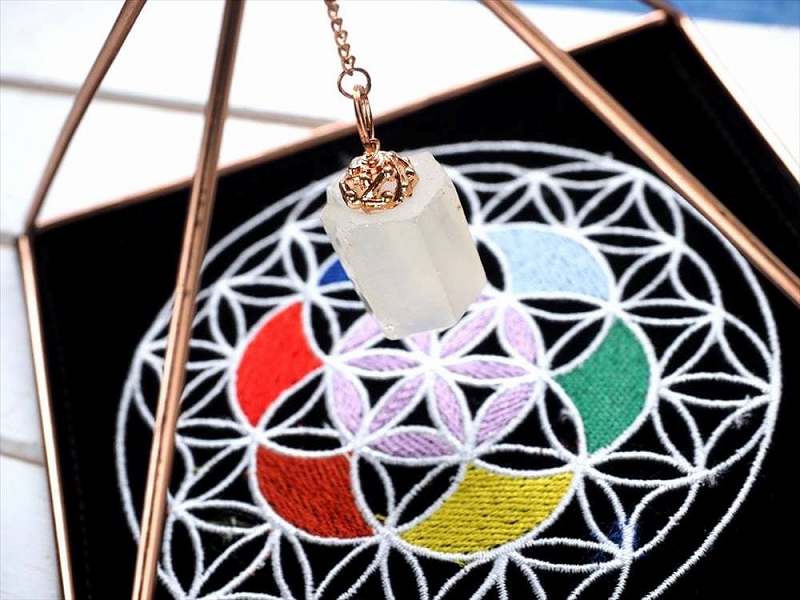 水晶ポイント付 カッパー 銅 エナジャイザー サイズ幅約15cm 高さ約12cm フラワーオブライフでパワー倍増 美しく輝く魔術師の石 銅製ピラミッドテント