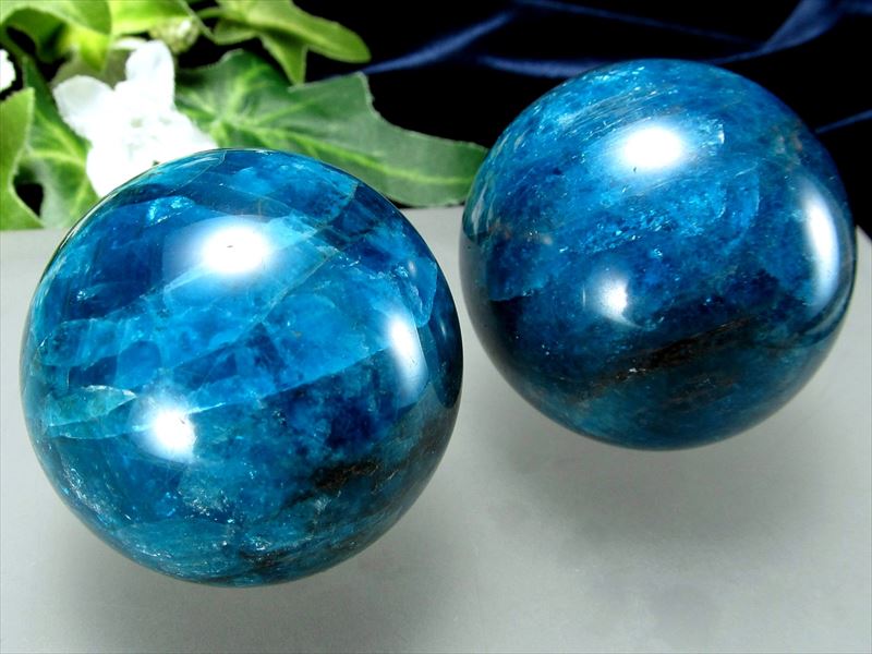 絆を強める青い天然石 ブルーアパタイト 丸玉 1個売り 直径約48mm-50mm 深みのある魅惑のブルー まるで流星群の様な煌めき 燐灰石 スフィア ブラジル産