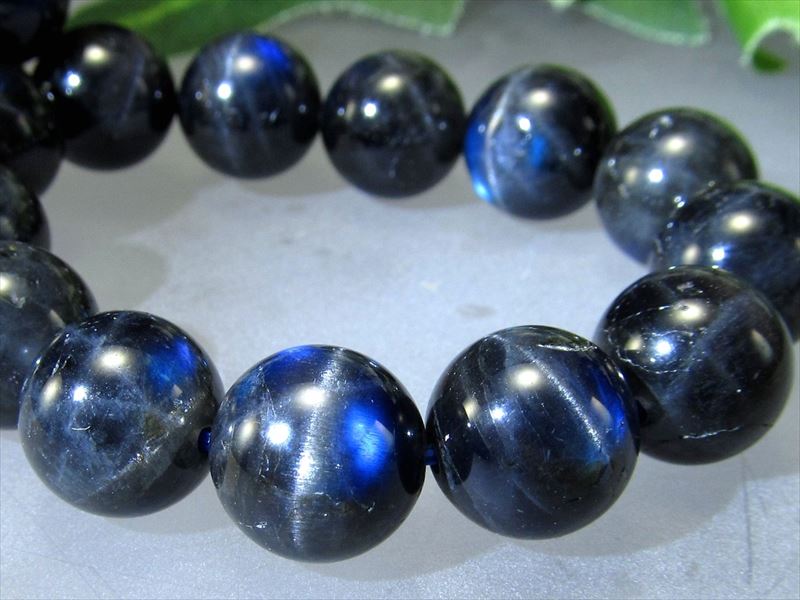 キャッツアイ効果あり ブラック・ラブラドライト ブレスレット 10mm×19珠 漆黒の中に浮かび上がる濃厚ブルーシラーとキャッツアイの共存