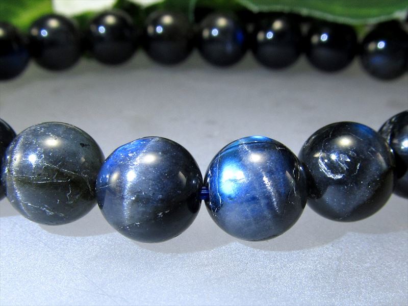 キャッツアイ効果あり ブラック・ラブラドライト ブレスレット 8.5mm-9mm×23珠 漆黒の中に浮かび上がる濃厚ブルーシラーとキャッツアイの共存