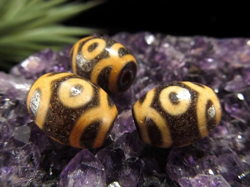 ミニ天珠 六弁蓮花三眼天珠 ろくべんれんかさんがんてんじゅ 全長約16mm 1個売り 罪障や厄難を除き、生命、健康を守り、財運を呼ぶ ころんと可愛いミニ天珠