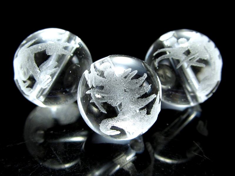 1粒売り 12ミリ珠 天然水晶 クリスタル 麒麟 キリン 彫り 吉祥仁慈の瑞獣 12mm 素彫り