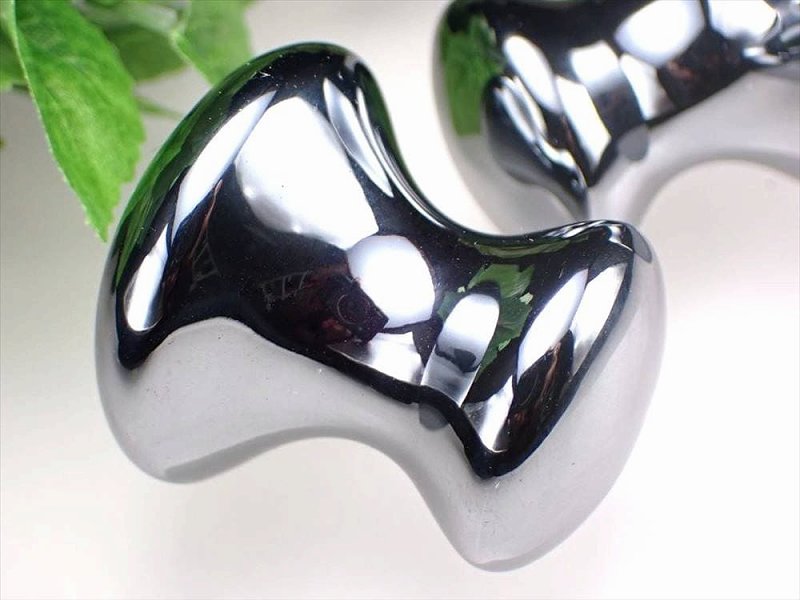 高純度 テラヘルツ つぼ押し 握り石 高さ約39mm ツボ押し部 大 直径約35mm 小 直径約25mm 1個売り つやつや光沢で鏡のような表面 力を入れやすい形状 2026年