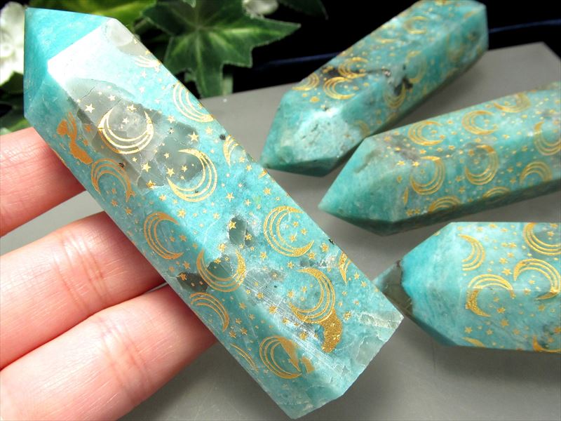 三日月模様入り アマゾナイト ポイント 六角柱 重さ20g-30g 金塗 ゴールドカラー 幻想的なブルーグリーン 希望の石 ホープストーン 平常心と知性を象徴