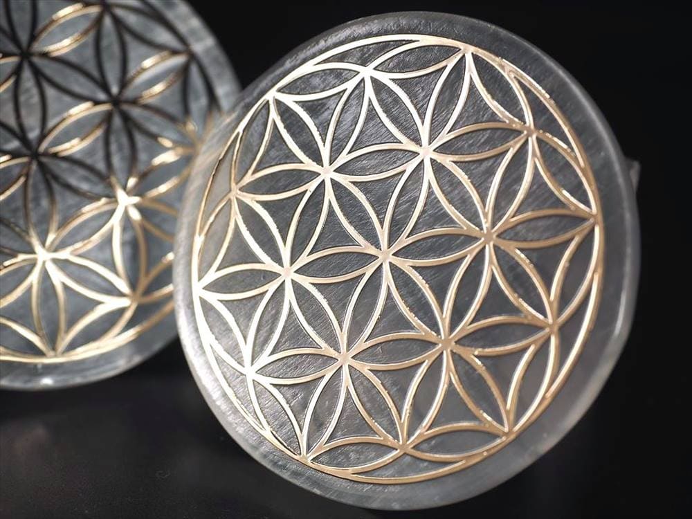 1個売り 美品キャッツアイ セレナイト ジプサム 透石膏 フラワーオブライフ サークル型プレート 直径約5.5cm×厚さ約0.7cm 聖母マリアのガラス