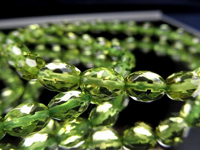 5A グリーンアンバー ブレスレット カット入り 天珠型 幅約5.5mm-6mm 発色美しいリトアニアアンバー 希少入荷 バルト海産