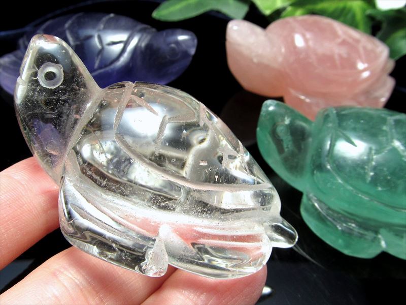 more 選べる4種類 天然石 亀彫刻置物 1個売り 重さ60g-80g前後 パープルフローライト グリーンフローライト ローズクォーツ 天然水晶健康と長寿の象徴