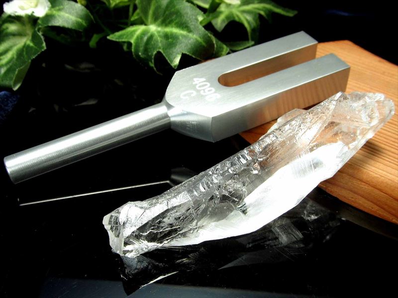 4個限定のセット レムリアンルーツクォーツ クリスタルチューナー 音叉浄化セット オーガンジー袋入り 長さ約80mm 重さ約34.8g