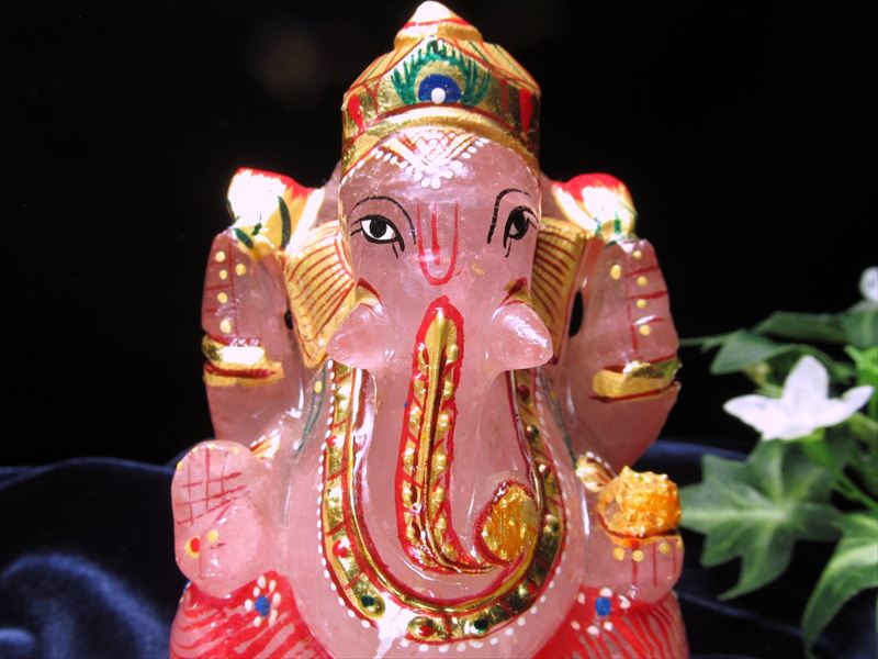 豪華22金カラー彩色タイプ ローズクォーツ ガネーシャ彫り置物 高さ約11.0cm 重さ約511.5g 人気 夢を叶える象 悩みや不安からの開放