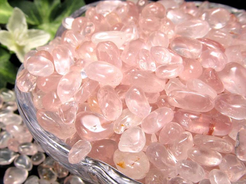 3A ローズクォーツ さざれ 約100g 粒の大きさの平均 約5ミリ-16ミリ 愛と美の女神アフロディーテの石 サザレ 紅石英 パワーストーン モザンピーク産