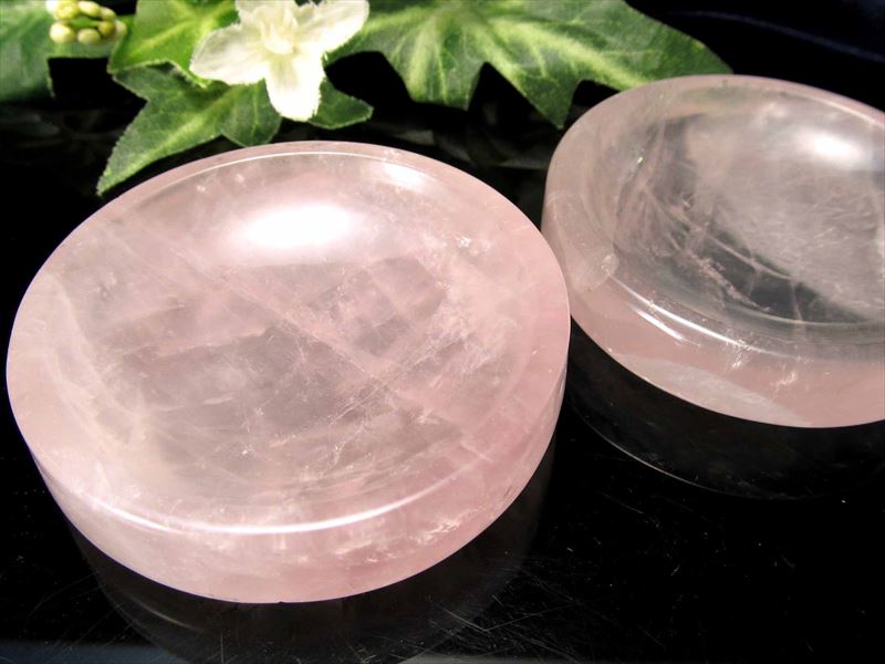 小物が浄化できる小皿 ローズクォーツ 小皿 置物 1個売り 直径約55mm前後 そのまま飾っても可愛い 浄化用小皿やアクセサリートレイに マダガスカル産 ngt