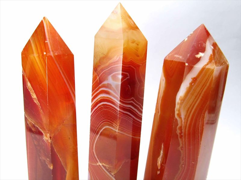 縞々模様の天然石 サードオニキス ポイント置物 1個売り 重さ約40g-60g 自然がつくりあげた神秘的なアート 8月の誕生石 赤縞瑪瑙